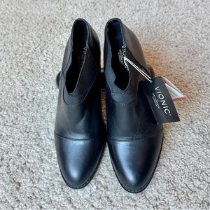 Vionic Women's Sleek Black Ankle Boots